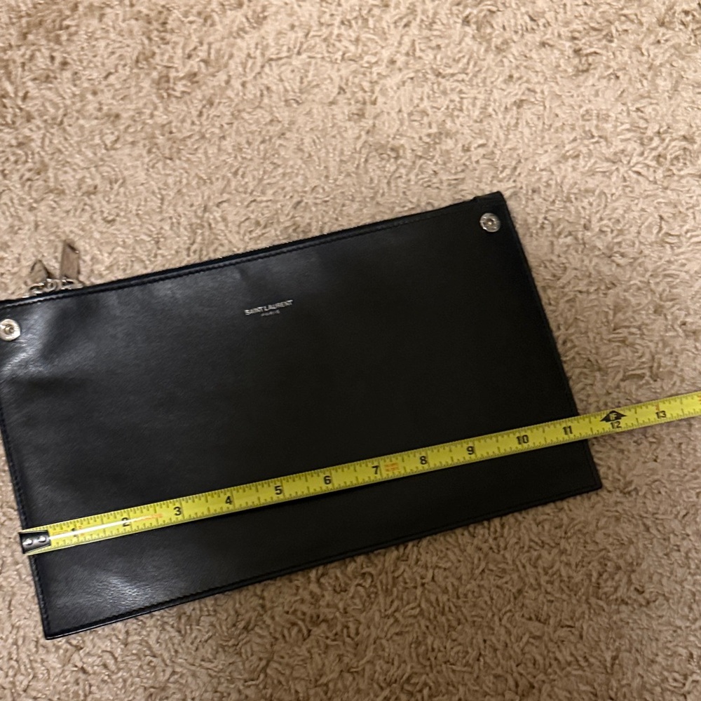 Saint Laurent Elegant Black Leather Pouch - Picture 7 of 7